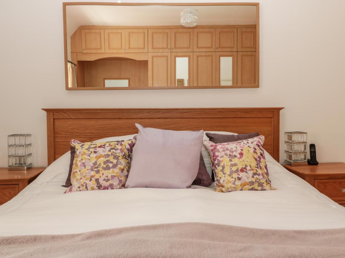 1a Chantry Place *