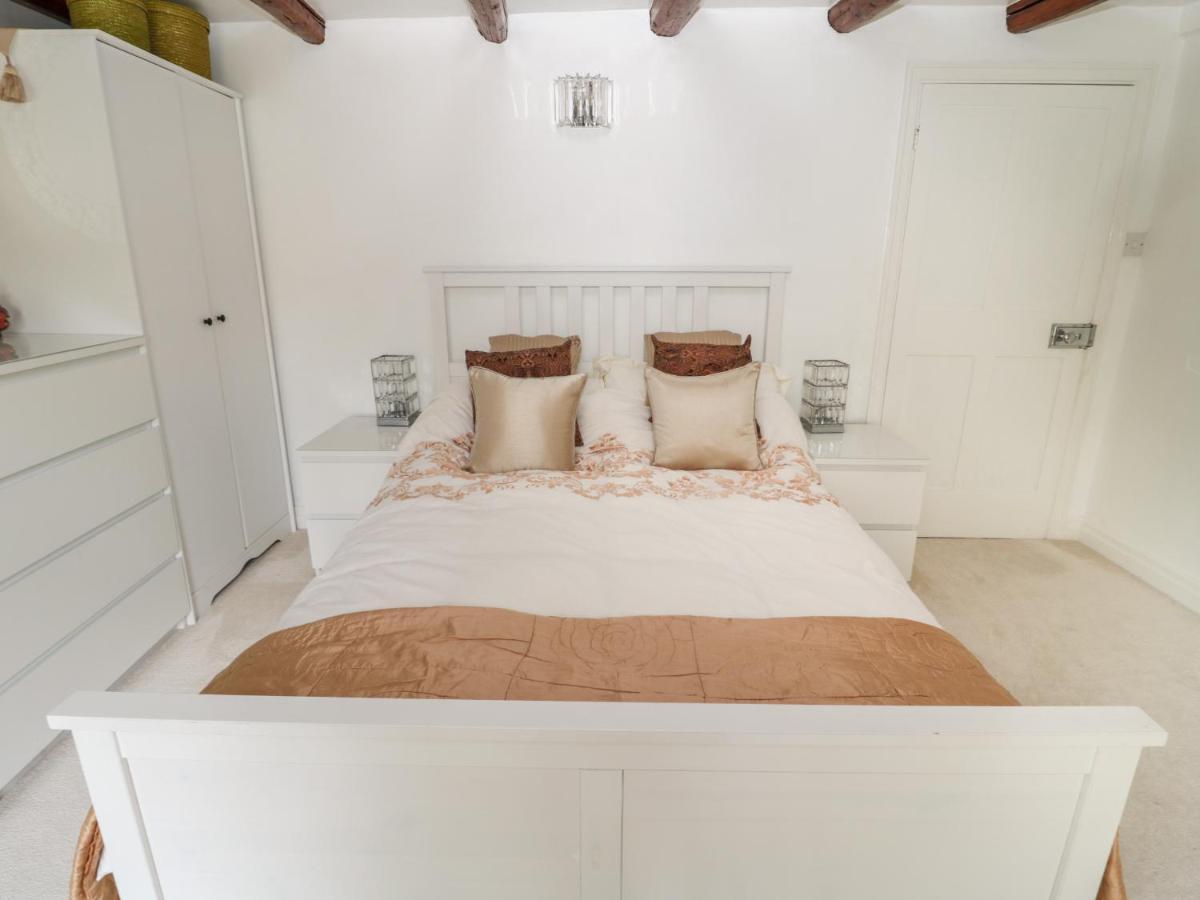 1a Chantry Place * Morpeth